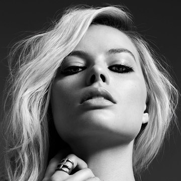 Margot Robbie - Magazine and Celebrity Portraits Collection in 6w47di4uqc3e1.jpeg - hidden celebrity photo